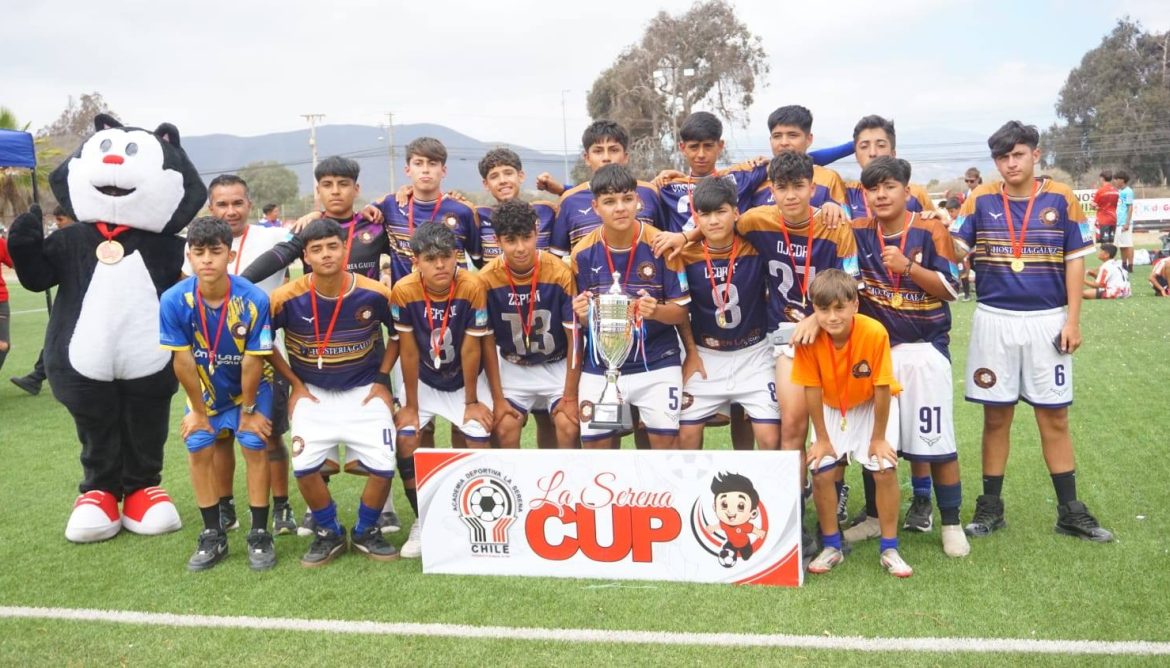 Felicitar  escuela de fútbol Balon en la Red  Salamanca   campeones del torneo internacional Serena Cup